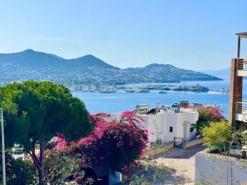 Yalıkavak Körfezi Manzaralı Büyük Beş Yatak Odalı Villa Satılık